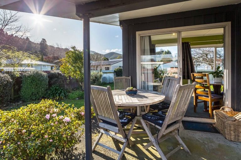 Photo of property in 9 Skipage Grove, Featherston, 5710