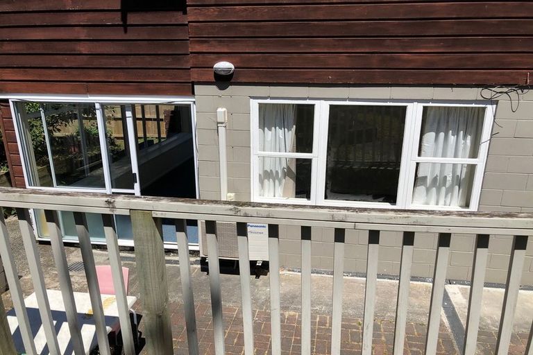 Photo of property in 40 Chatsworth Crescent, Pakuranga Heights, Auckland, 2010