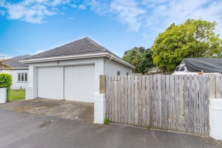 Photo of property in 2 Hinemoa Street, Paraparaumu, 5032