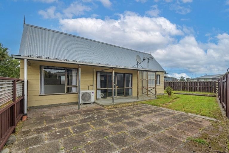 Photo of property in 28 Suzanne Grove, Kelvin Grove, Palmerston North, 4414