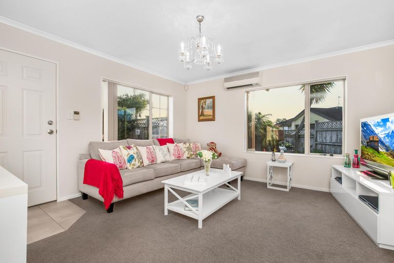 Photo of property in 24 Stellata Court, Randwick Park, Auckland, 2105