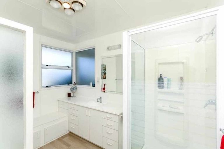 Photo of property in 107 Govett Avenue, Frankleigh Park, New Plymouth, 4310