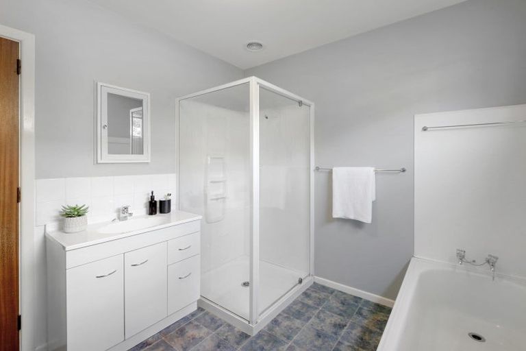 Photo of property in 18 Bayview Place, Cass Bay, Lyttelton, 8082