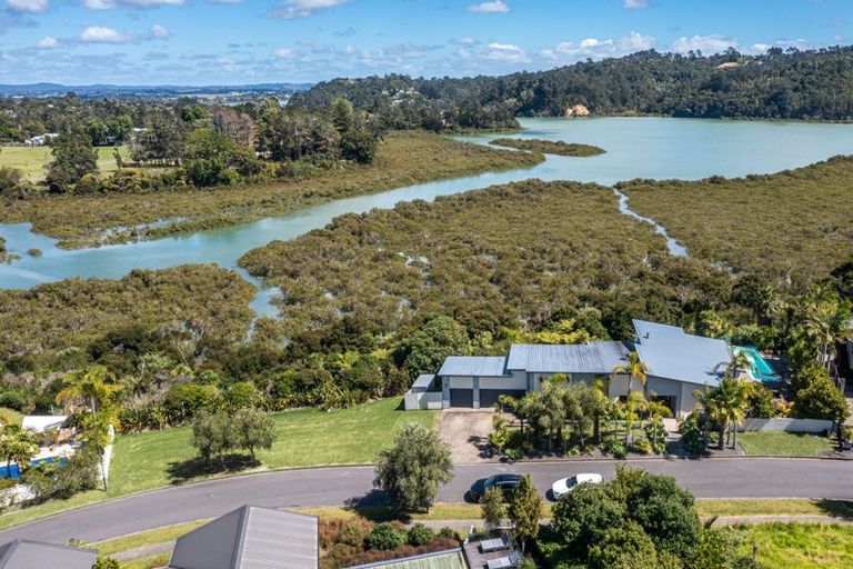 Photo of property in 29 Schopolo Place, Schnapper Rock, Auckland, 0632