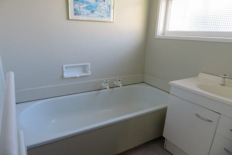 Photo of property in 35 Hillside Drive, Maoribank, Upper Hutt, 5018