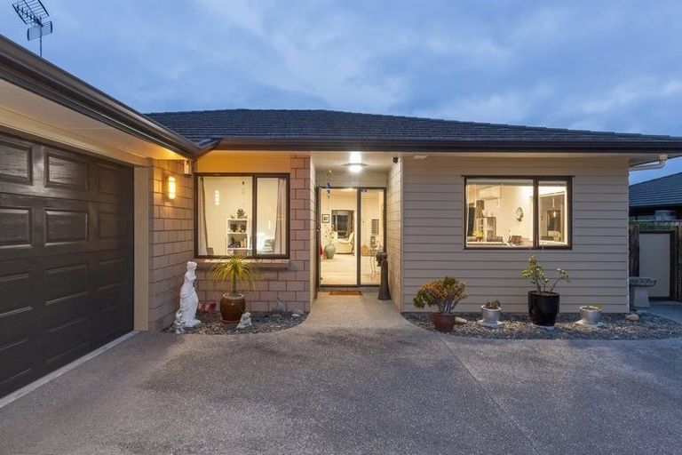 Photo of property in 22 Georgia Grove, Paraparaumu, 5032