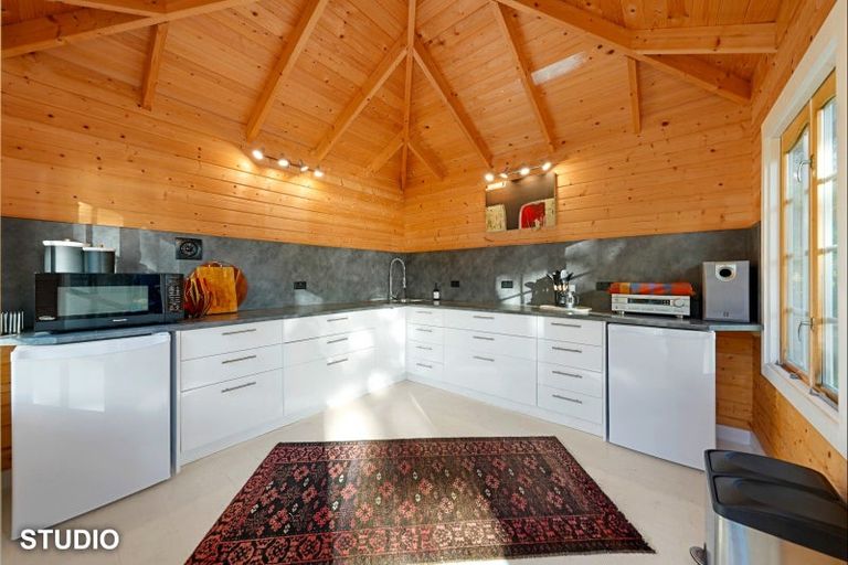 Photo of property in 36 Queen Street, Northcote Point, Auckland, 0627