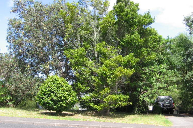 Photo of property in 33 Ridgewood Crescent, Birkenhead, Auckland, 0626