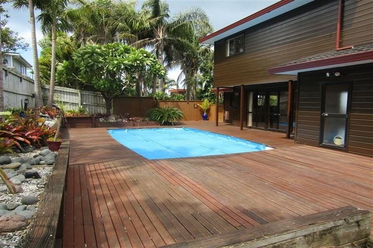 Photo of property in 1/50 Masterton Road, Rothesay Bay, Auckland, 0630