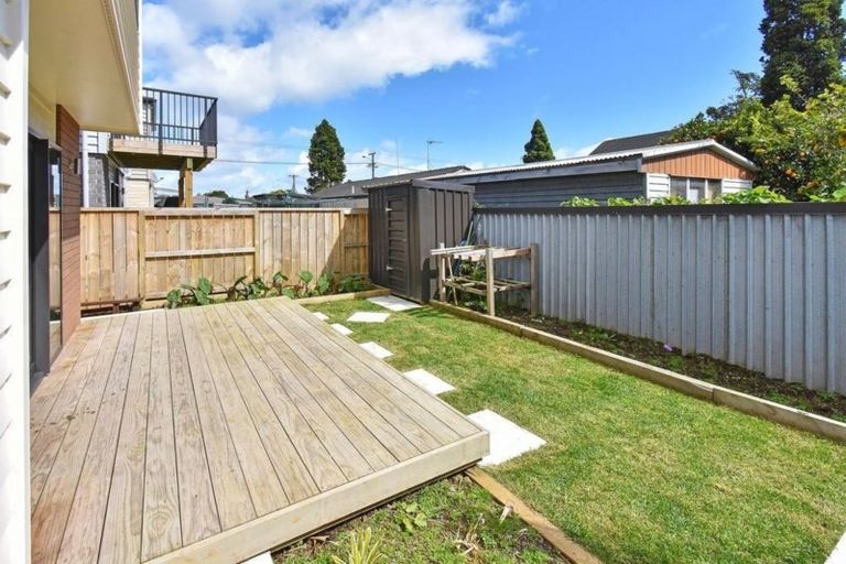 Photo of property in 2f Oxford Road, Manurewa, Auckland, 2102