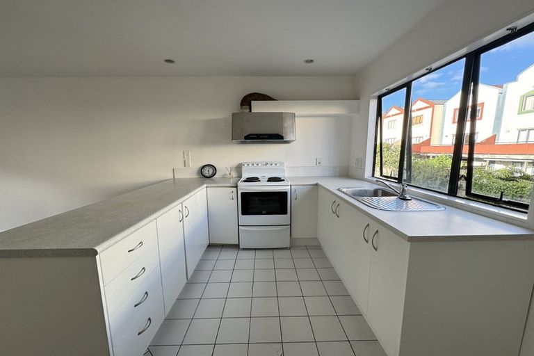 Photo of property in Lynn Park Terrace, 26/12 Ambrico Place, New Lynn, Auckland, 0600