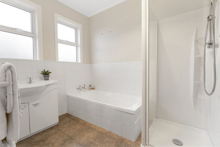 Photo of property in 17 Miles Place, Awapuni, Palmerston North, 4412