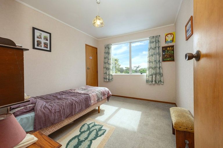 Photo of property in 10 Stallard Place, Glen Eden, Auckland, 0602