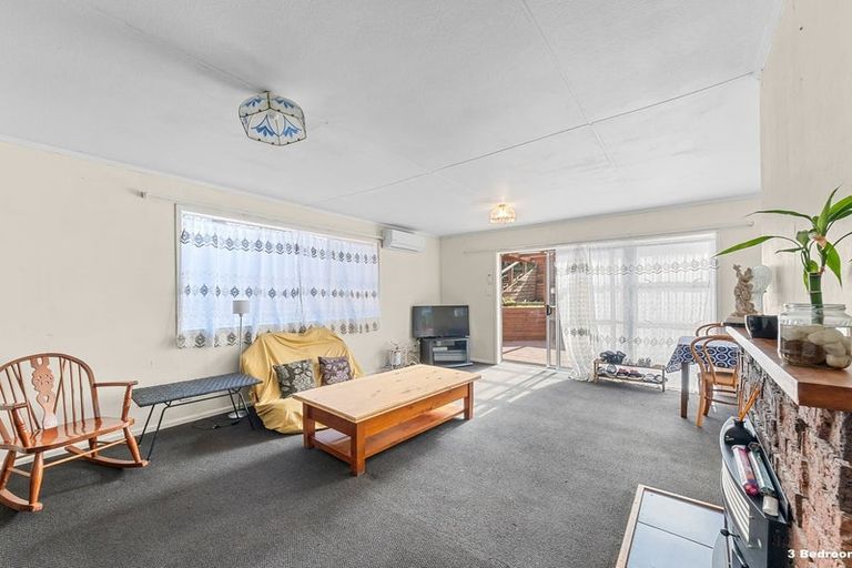 Photo of property in 42 Simons Street, Moturoa, New Plymouth, 4310