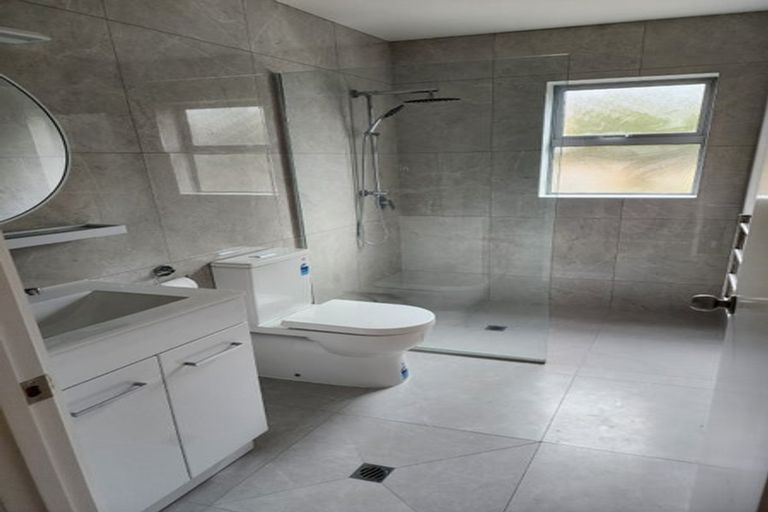 Photo of property in 46 Spinnaker Drive, Te Atatu Peninsula, Auckland, 0610