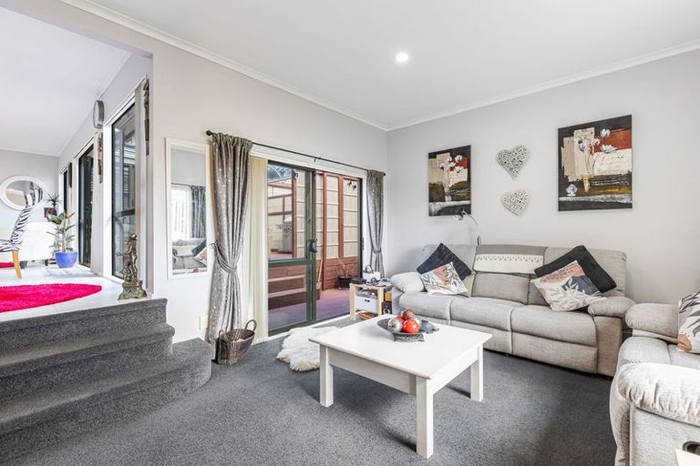 Photo of property in 52 Hewlett Road, Massey, Auckland, 0614