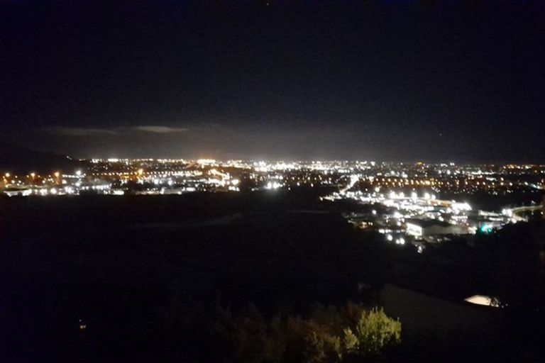 Photo of property in 102 Cannon Hill Crescent, Mount Pleasant, Christchurch, 8081