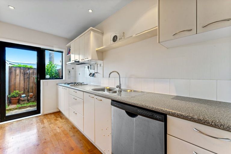 Photo of property in 1/52 Taharoto Road, Takapuna, Auckland, 0622
