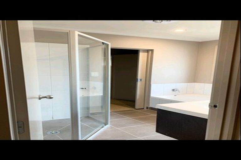 Photo of property in 33 Plumley Crescent, Mangere, Auckland, 2022