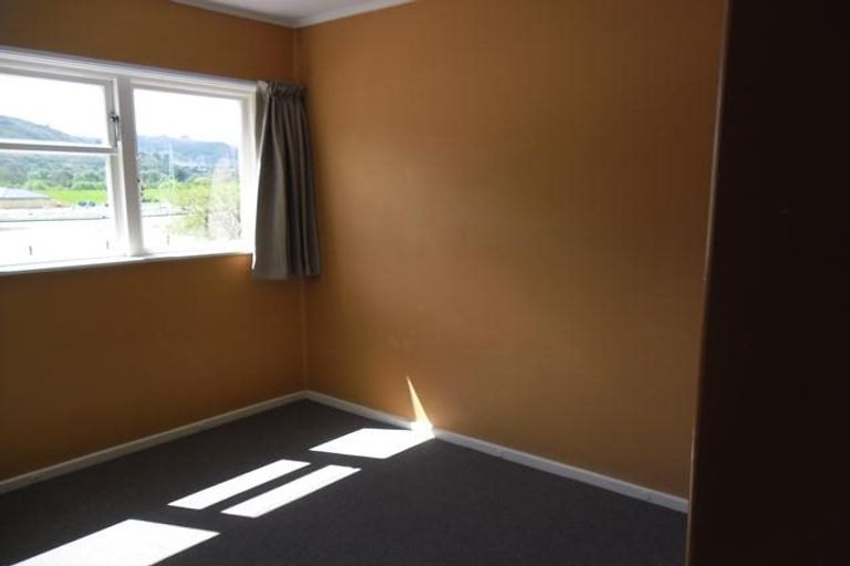 Photo of property in 95 Farmer Crescent, Taita, Lower Hutt, 5011