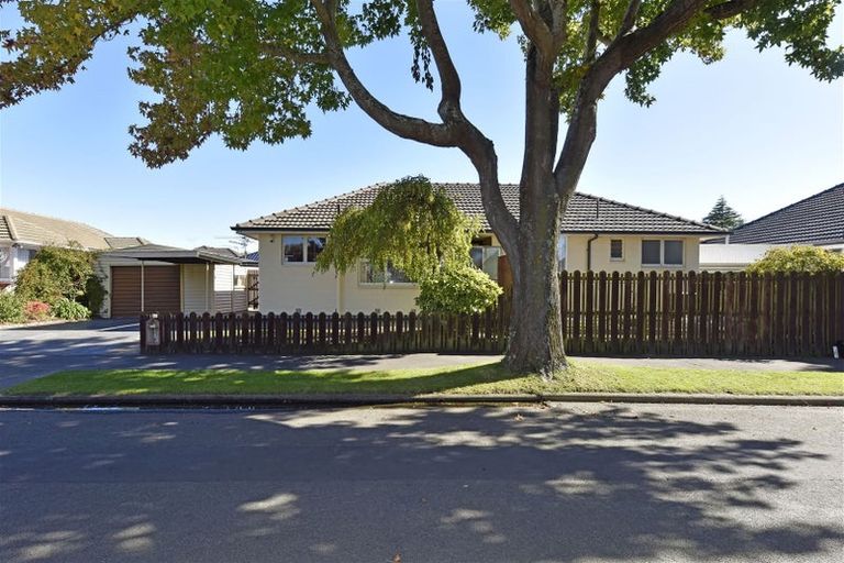 Photo of property in 1 Westmont Street, Ilam, Christchurch, 8041