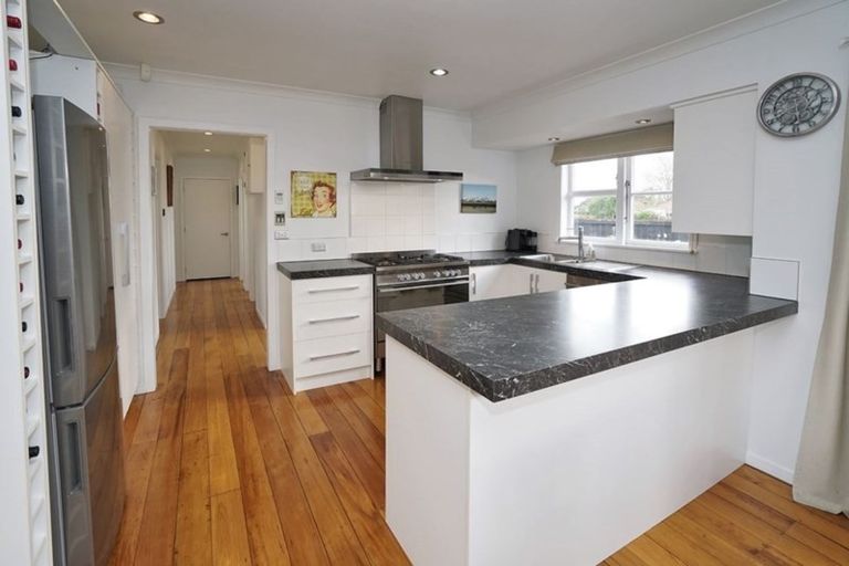 Photo of property in 9 Armitage Place, Fairfield, Hamilton, 3214