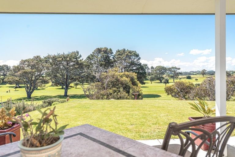 Photo of property in 37 Golf Vue Place, Castlecliff, Whanganui, 4501