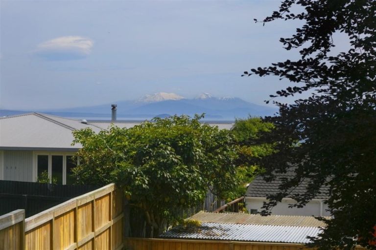 Photo of property in 5 Te Hatepe Avenue, Taupo, 3330