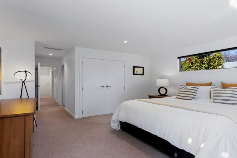 Photo of property in 5 Cedar Drive, Kelvin Heights, Queenstown, 9300