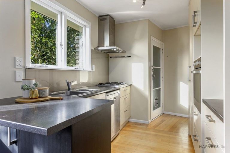 Photo of property in 121 Captain Scott Road, Glen Eden, Auckland, 0602