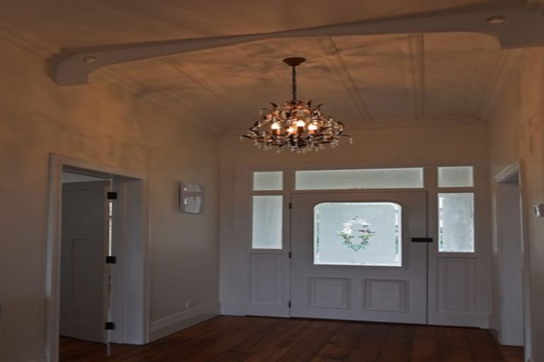 Photo of property in 40 Napier Terrace, Hospital Hill, Napier, 4110