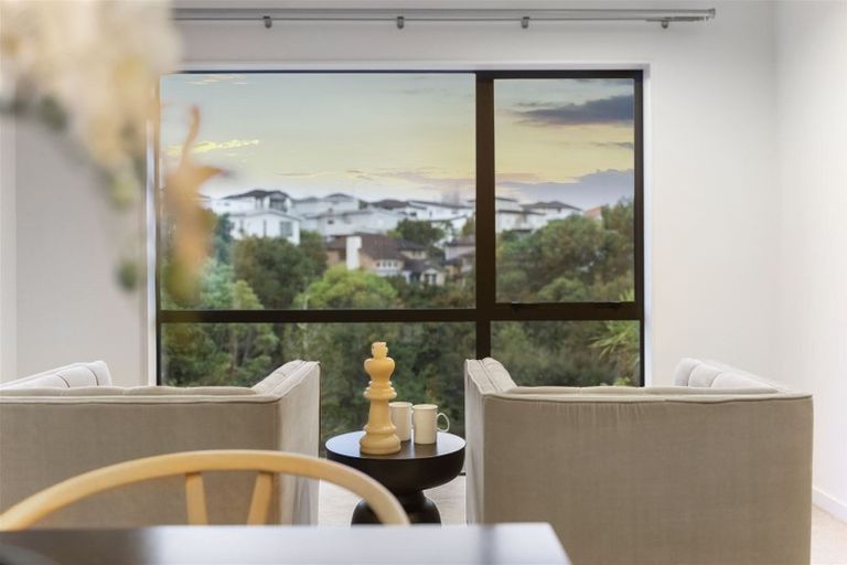 Photo of property in 31 Trotting Terrace, Fairview Heights, Auckland, 0632