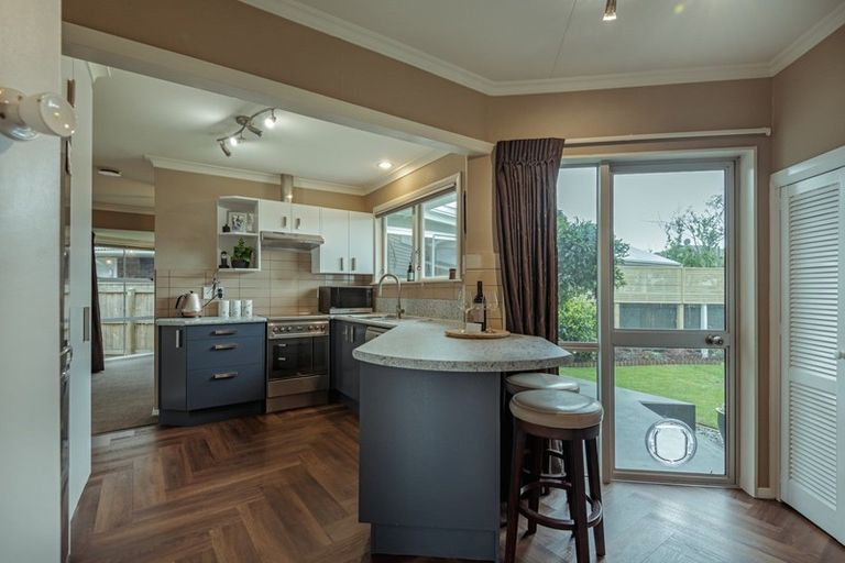 Photo of property in 1 Athlone Place, Hokowhitu, Palmerston North, 4410