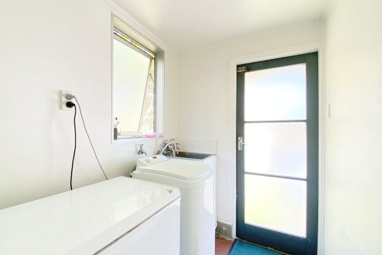 Photo of property in 10 Eastglen Road, Glen Eden, Auckland, 0602