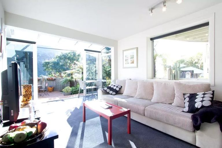 Photo of property in 8 Ocean View Terrace, Sumner, Christchurch, 8081