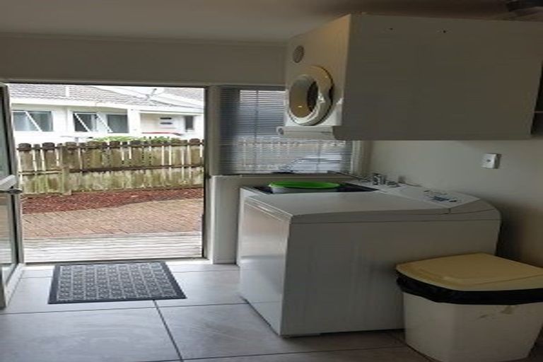 Photo of property in 38 Burswood Drive, Burswood, Auckland, 2013
