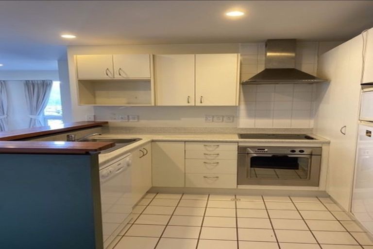 Photo of property in Terrace Heights Apartments, 9b/163 The Terrace, Wellington Central, Wellington, 6011