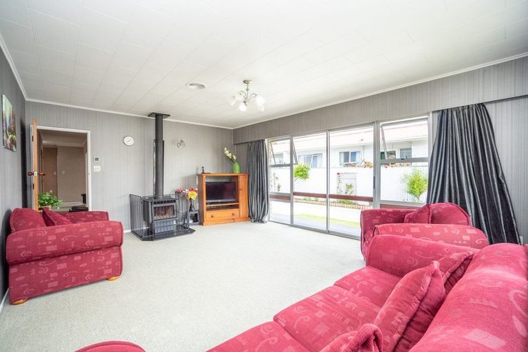 Photo of property in 9 Terry Crescent, Milson, Palmerston North, 4414