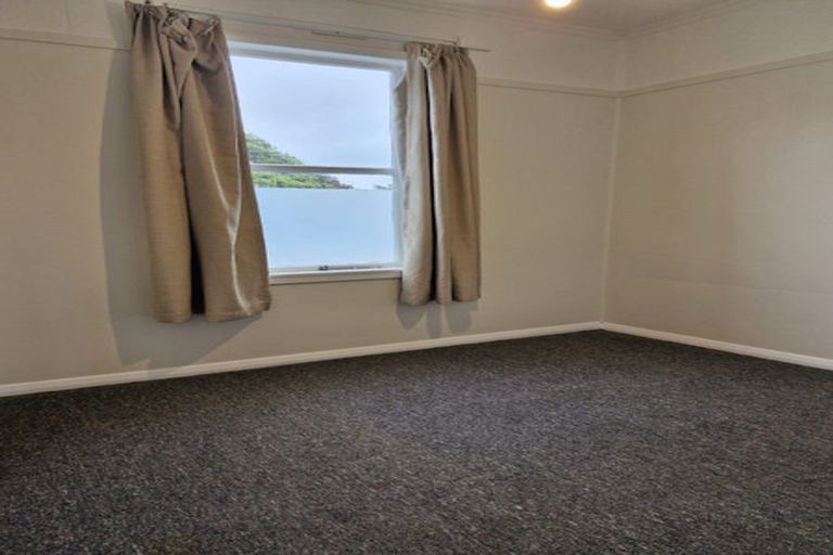 Photo of property in 16 Glendavar Street, Berhampore, Wellington, 6023