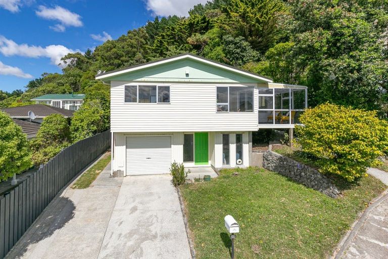 Photo of property in 27 Turriff Crescent, Tawa, Wellington, 5028