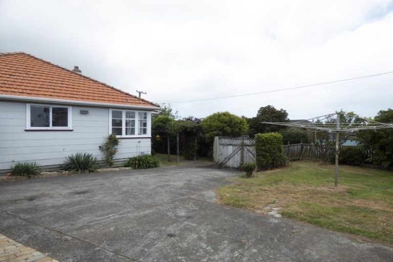 Photo of property in 62 Omata Road, Marfell, New Plymouth, 4310