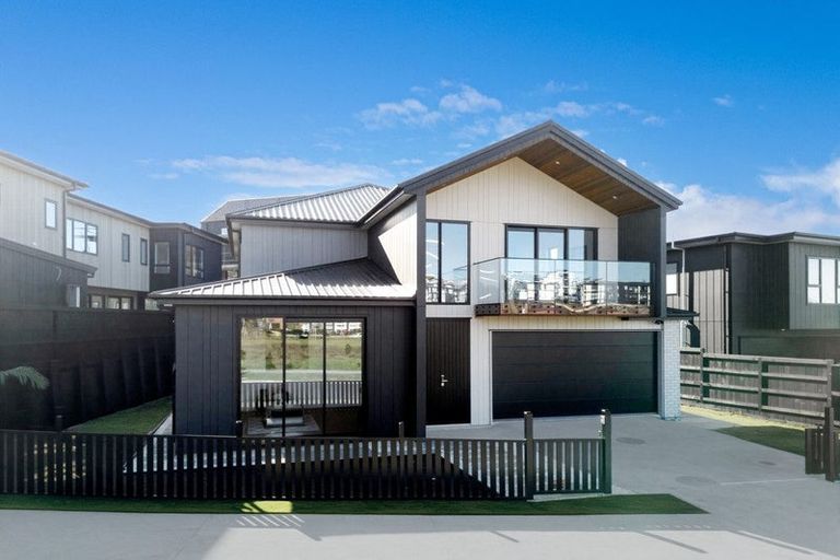 Photo of property in 24 Streamview Way, Long Bay, Auckland, 0630