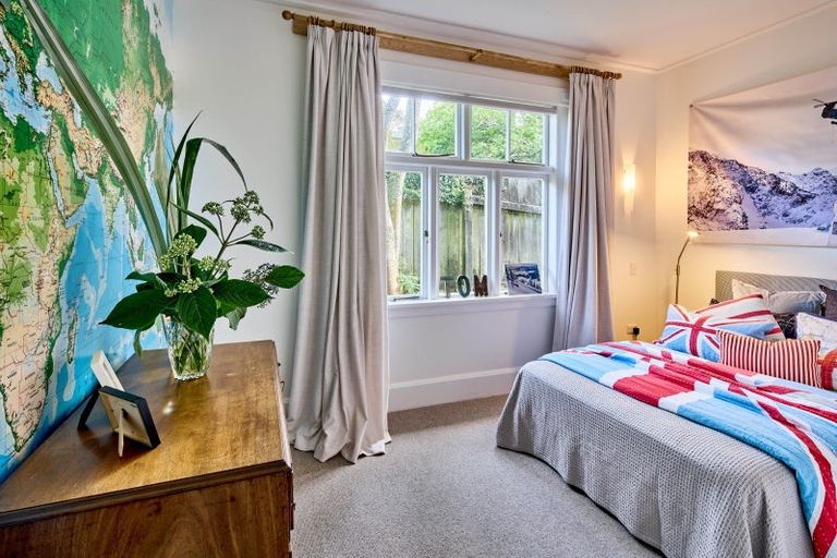 Photo of property in 18 Harbour View Road, Northland, Wellington, 6012