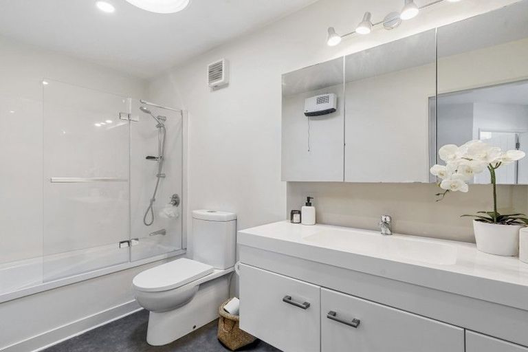 Photo of property in 2/21 Luxford Street, Berhampore, Wellington, 6023