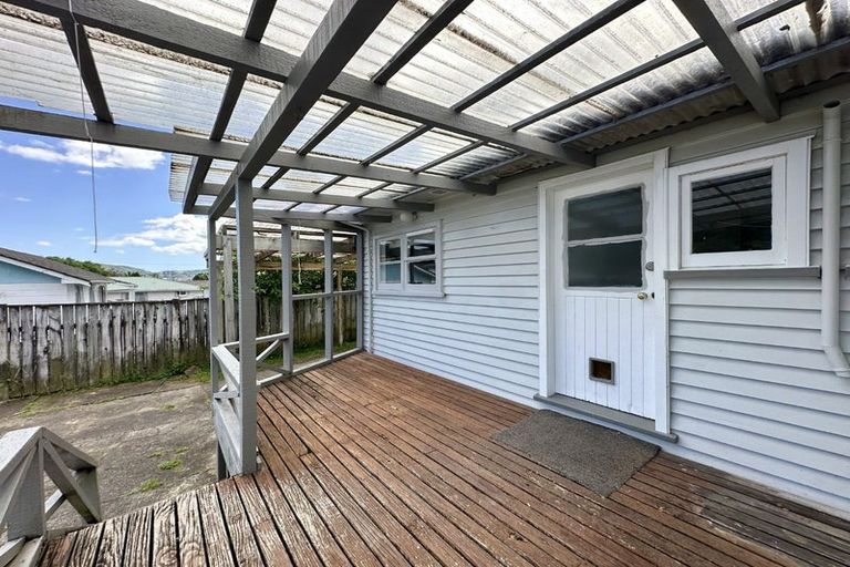 Photo of property in 396 Stokes Valley Road, Stokes Valley, Lower Hutt, 5019