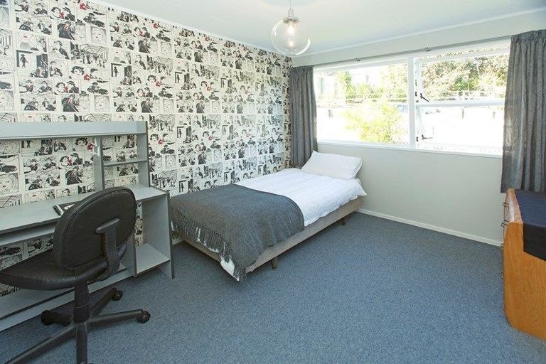 Photo of property in 214 Whangaparaoa Road, Red Beach, 0932