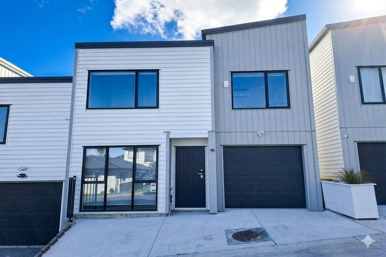 Photo of property in 70c Stanley Road, Glenfield, Auckland, 0629