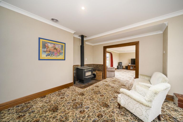 Photo of property in 32 Johnstone Drive, Fitzherbert, Palmerston North, 4410