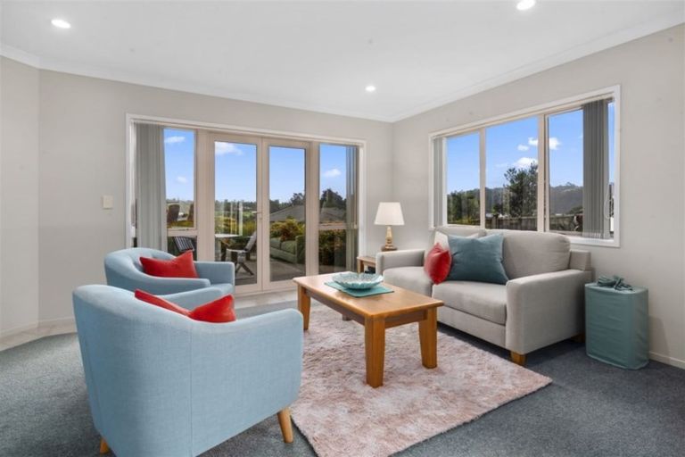 Photo of property in 18 Schopolo Place, Schnapper Rock, Auckland, 0632