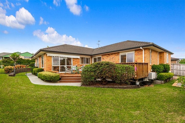 Photo of property in 8 Toledo Avenue, Henderson, Auckland, 0612